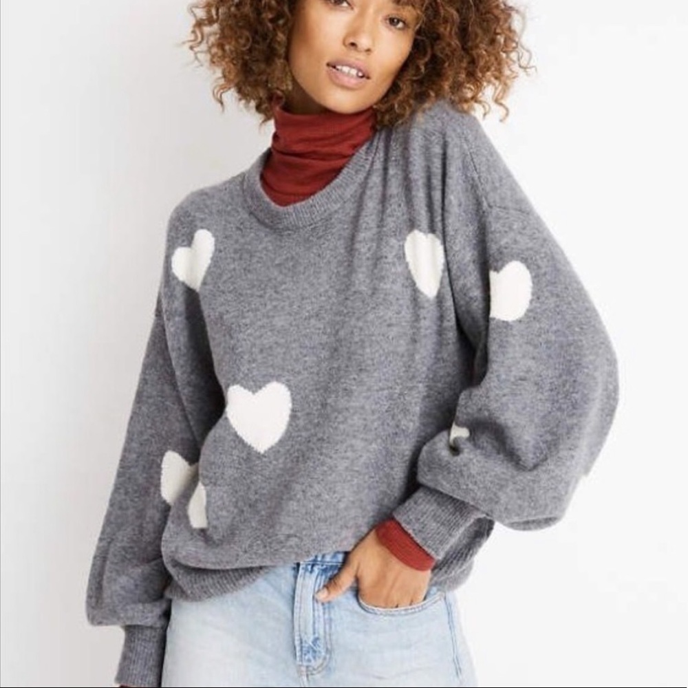 balloon sleeve sweater. Super comfy and stylish and in great condition! Size S